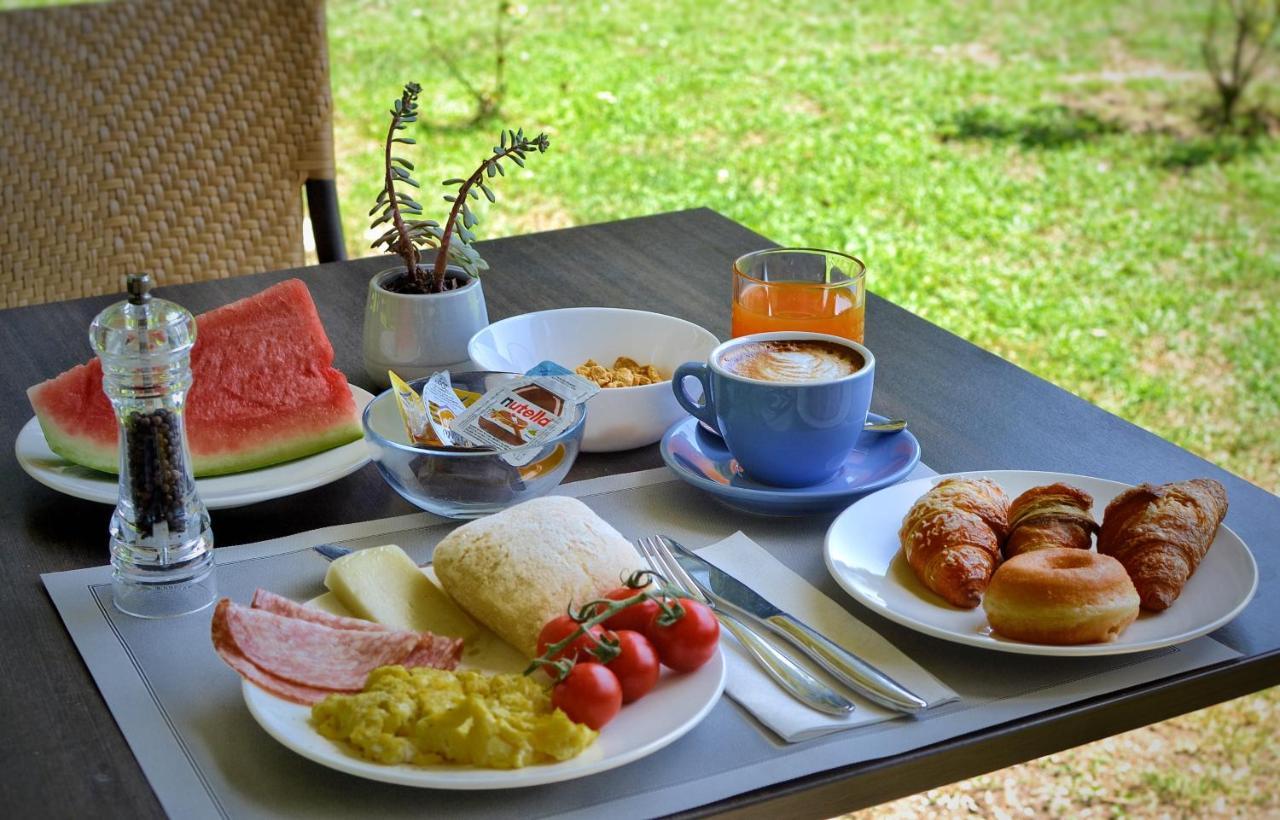 Hotel Villa Elsa Марина ди Маса Екстериор снимка