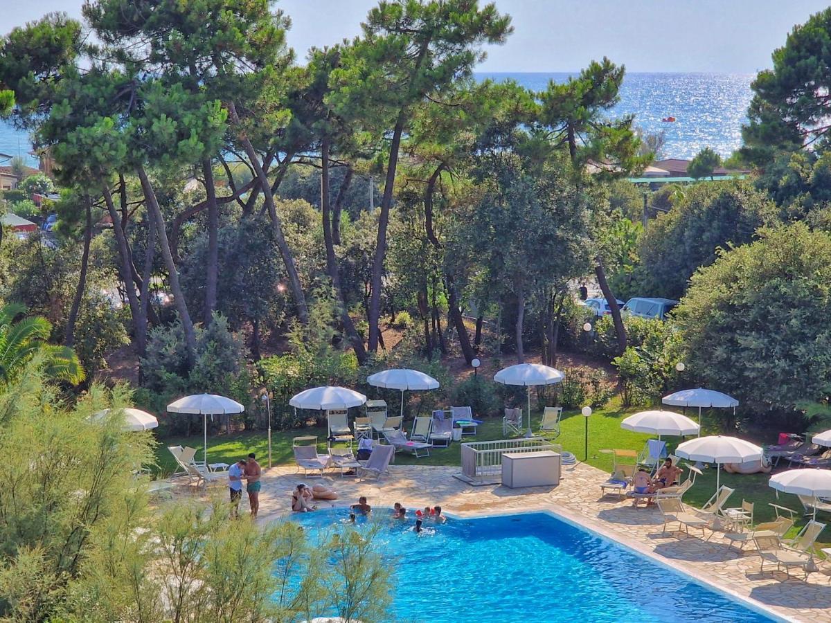 Hotel Villa Elsa Марина ди Маса Екстериор снимка