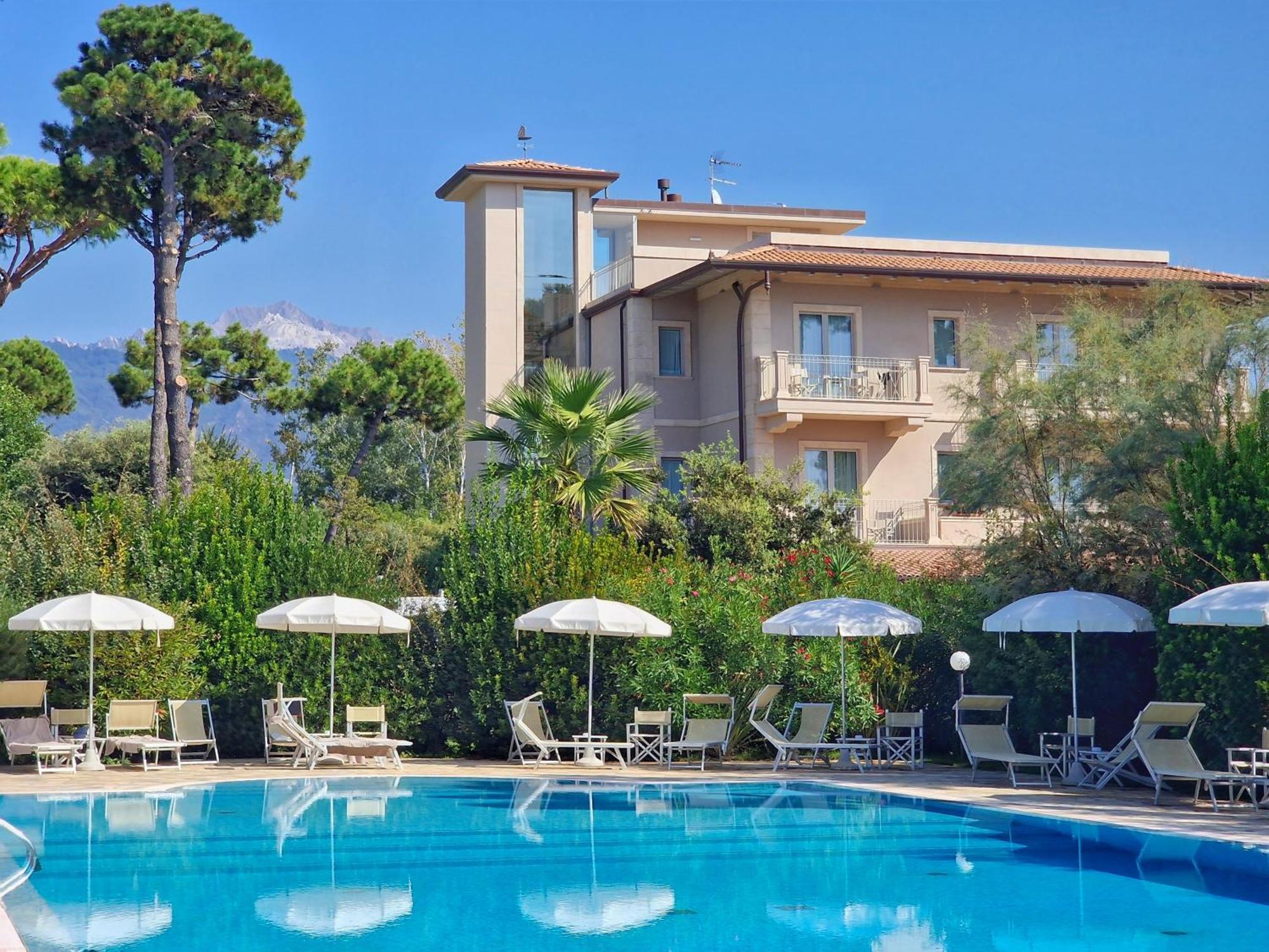 Hotel Villa Elsa Марина ди Маса Екстериор снимка