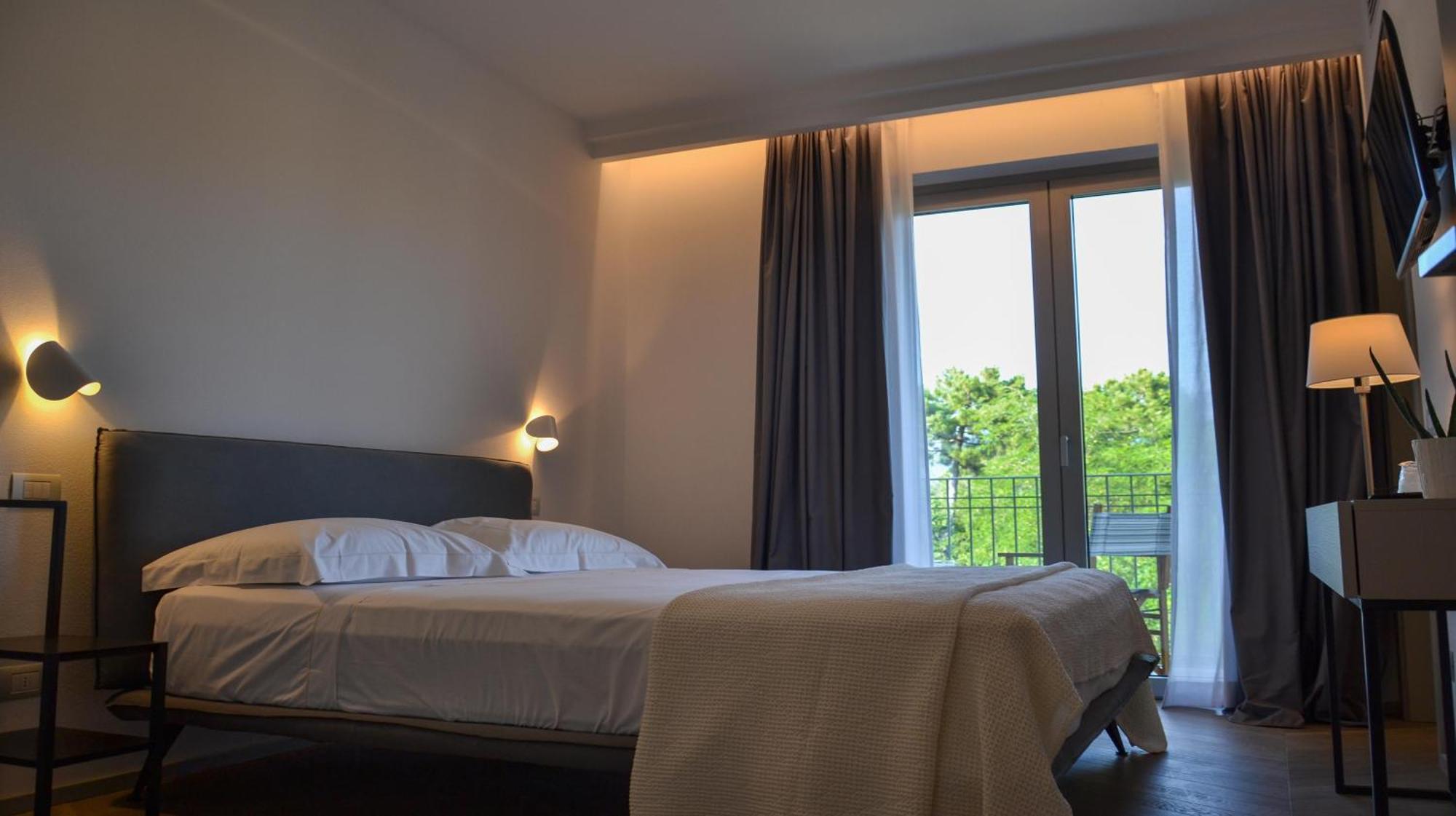 Hotel Villa Elsa Марина ди Маса Екстериор снимка
