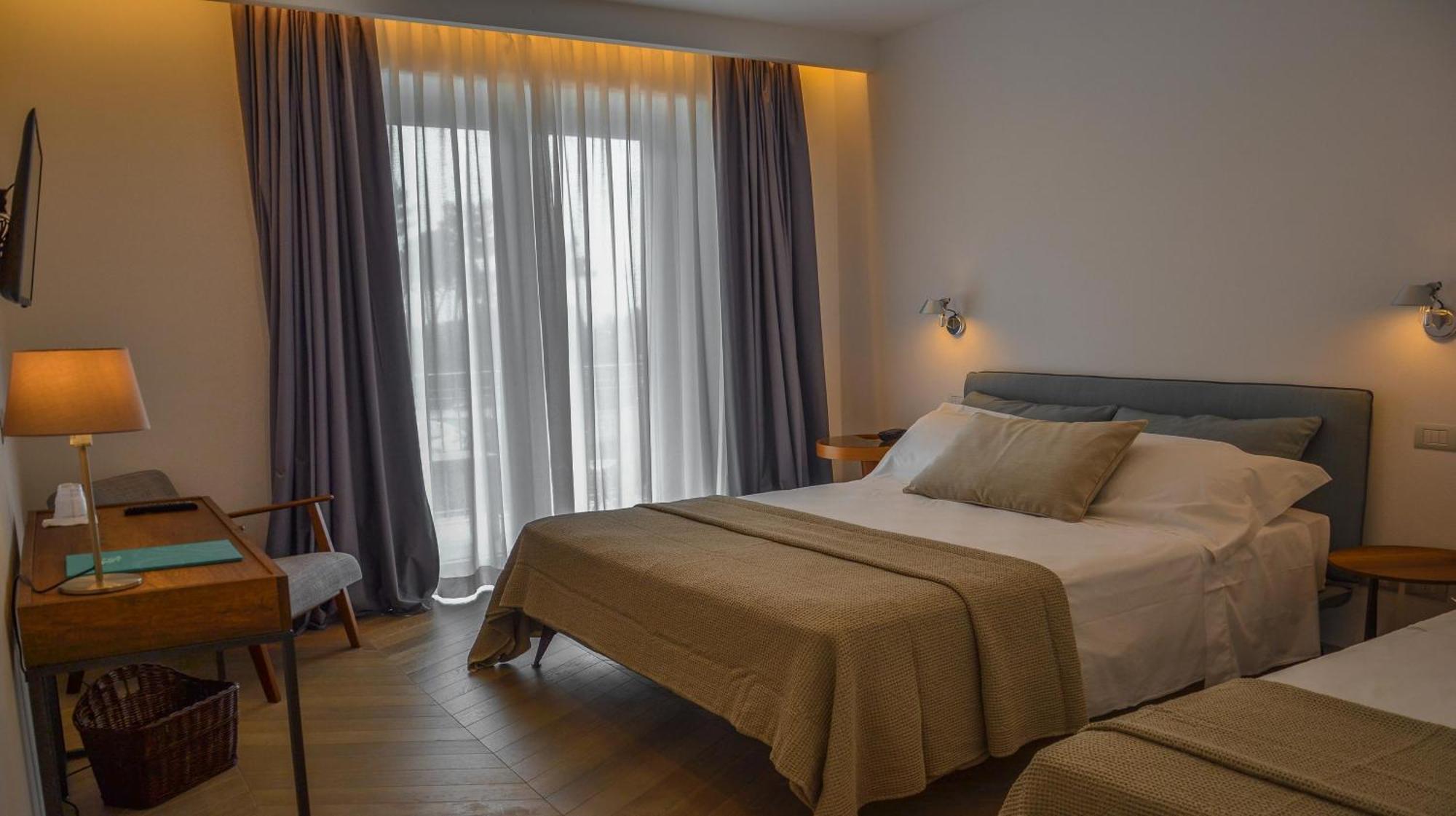 Hotel Villa Elsa Марина ди Маса Екстериор снимка