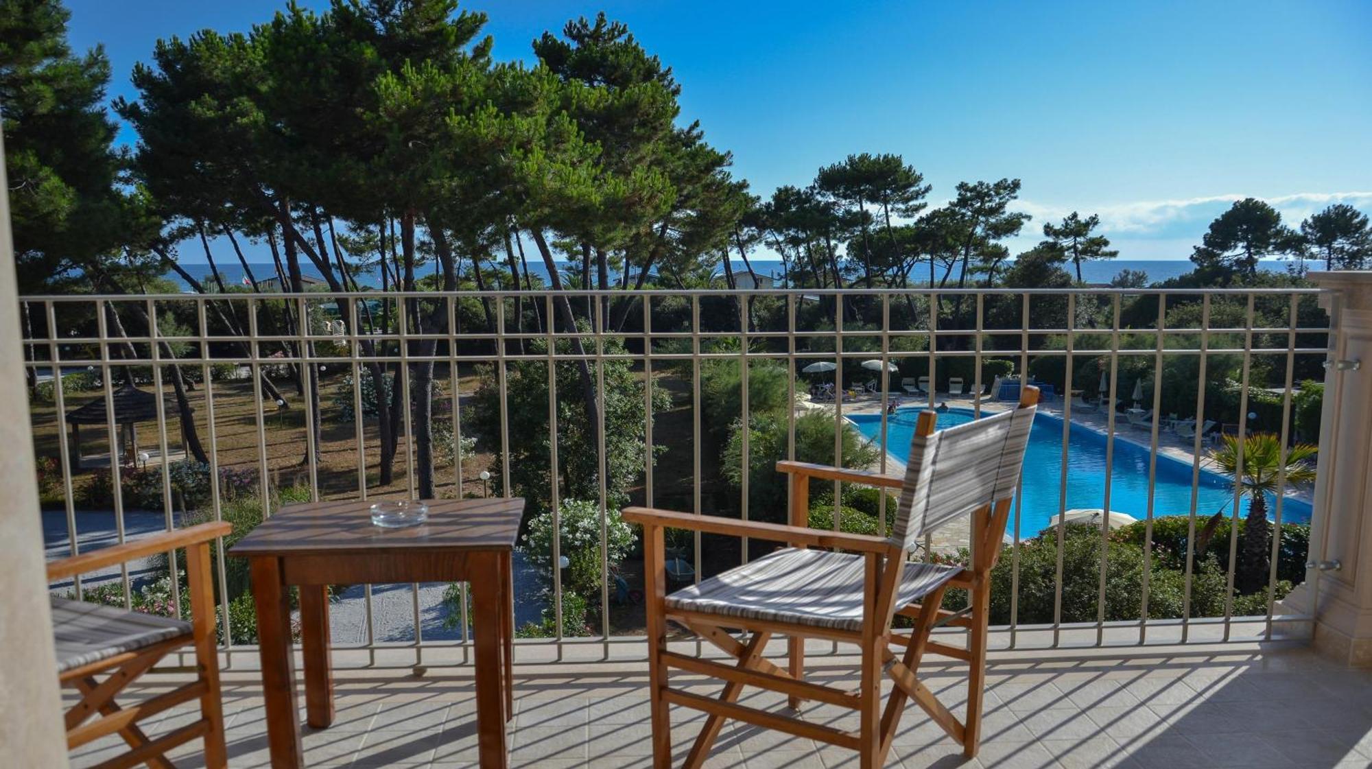 Hotel Villa Elsa Марина ди Маса Екстериор снимка