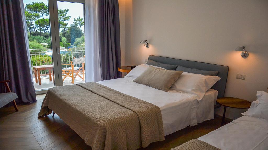 Hotel Villa Elsa Марина ди Маса Екстериор снимка
