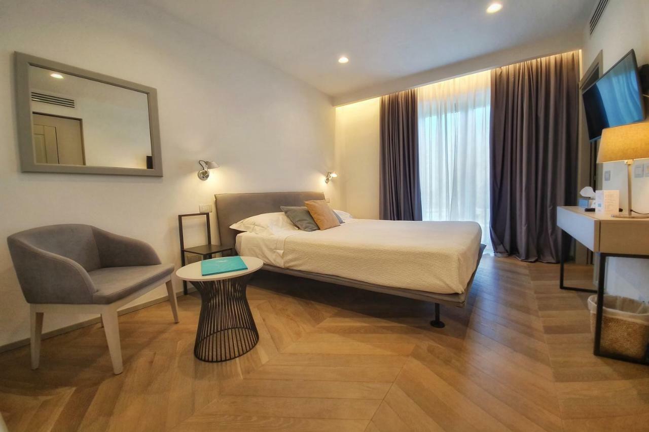 Hotel Villa Elsa Марина ди Маса Екстериор снимка